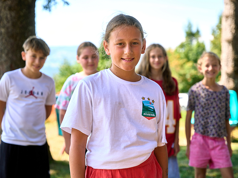 gruppo di ragazzi animazione in campeggio